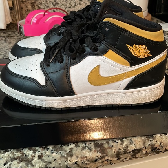 Nike - Picture 3 of 4